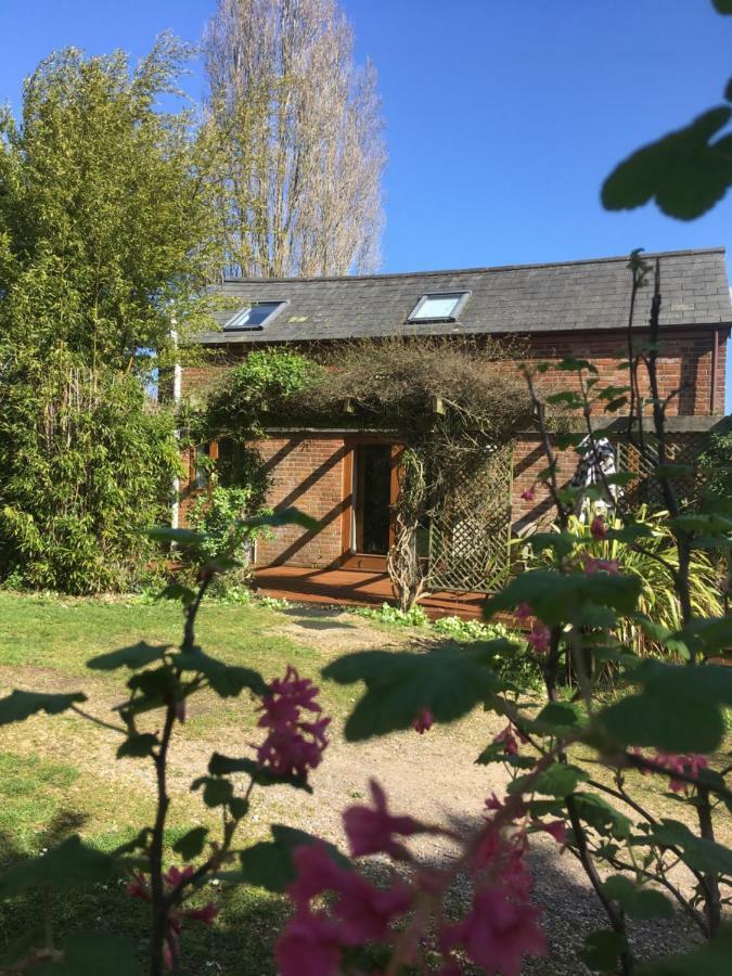 Ralph'S Barn Villa Newport  Buitenkant foto