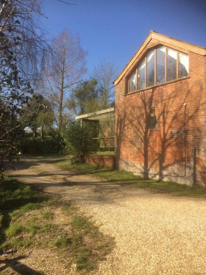 Ralph'S Barn Villa Newport  Buitenkant foto