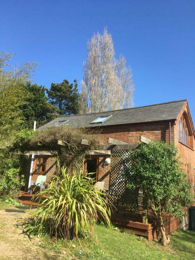 Ralph'S Barn Villa Newport  Buitenkant foto